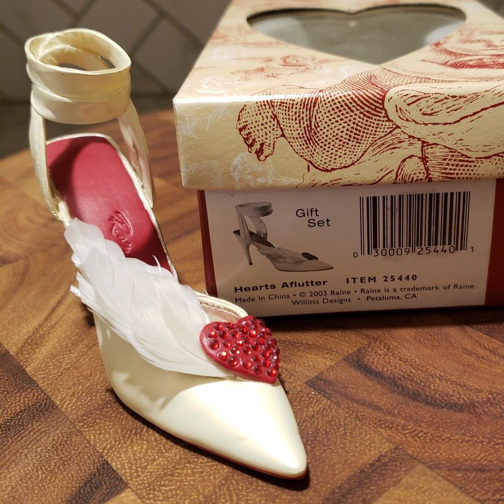 Just the Right Shoe, Hearts Aflutter, 25440, 2003 - Valentine's Gift Set